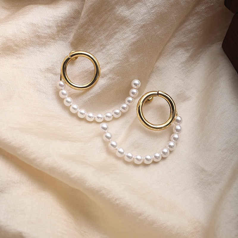 new features, unique features, small design, mechanical design, steel, metal, U-shaped ears.