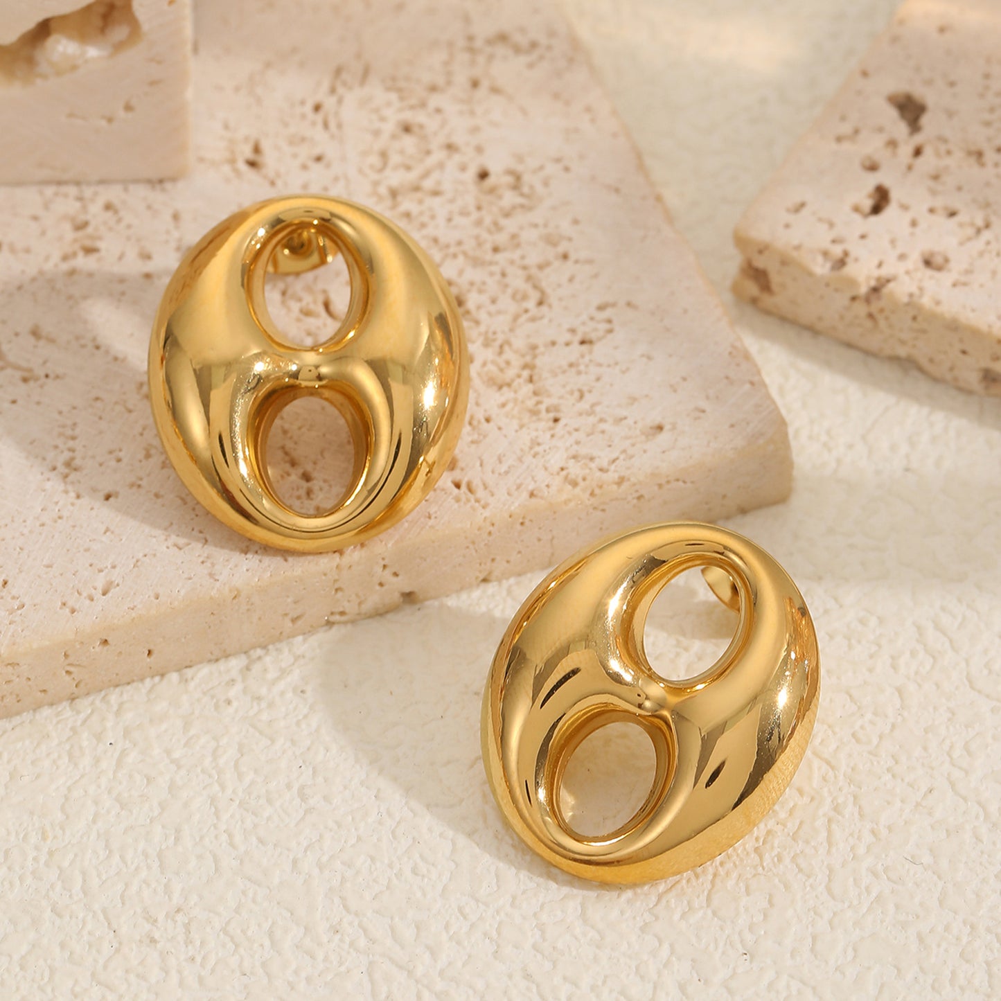 Boar Nose Personality Small Fragrance Wind Hole Earrings European Beauty Luxury High Quality Female 18K Earrings
