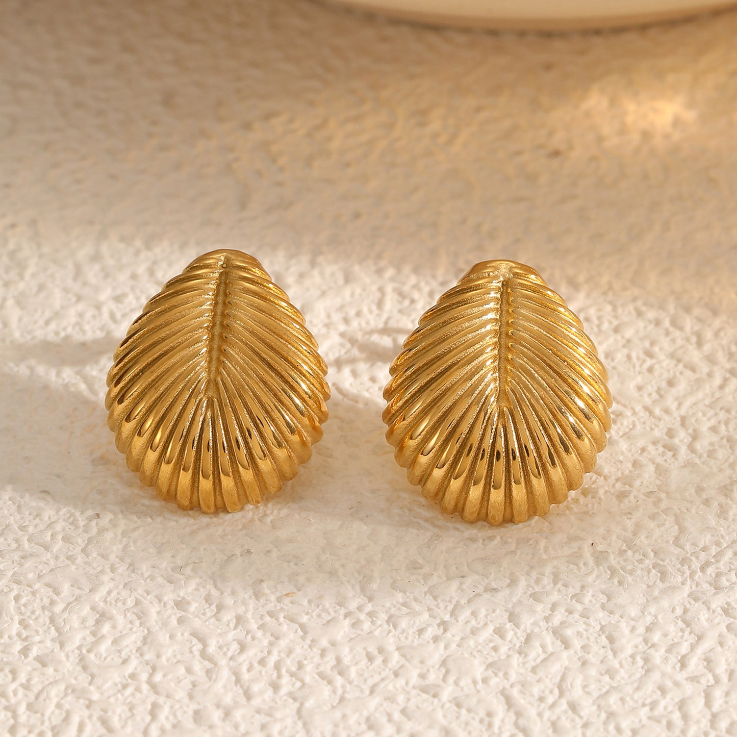 European and American cold style personality design oval leaf texture earrings titanium steel gold temperament high-end earrings
