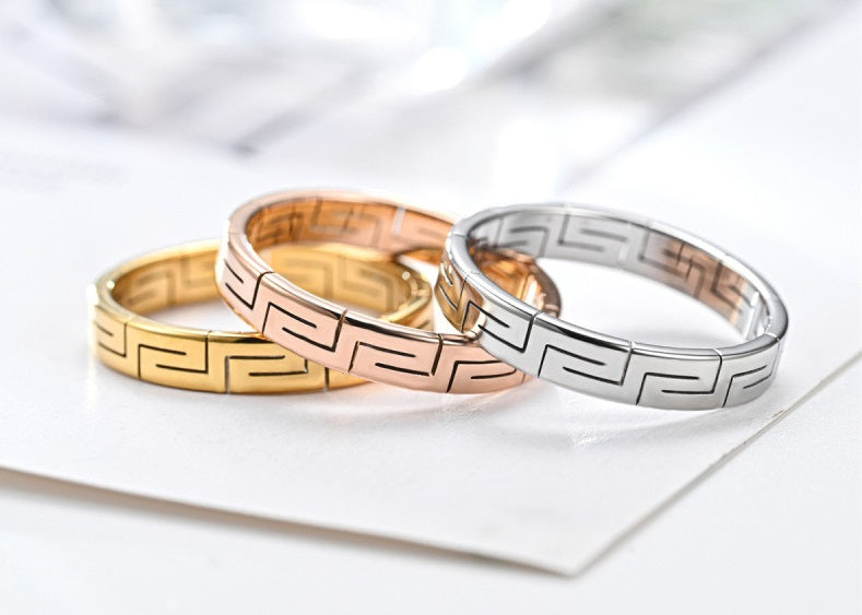 Steel ring for women, colorfast, ins-pyramid pattern, minimalistic, niche light luxury stainless steel ring.