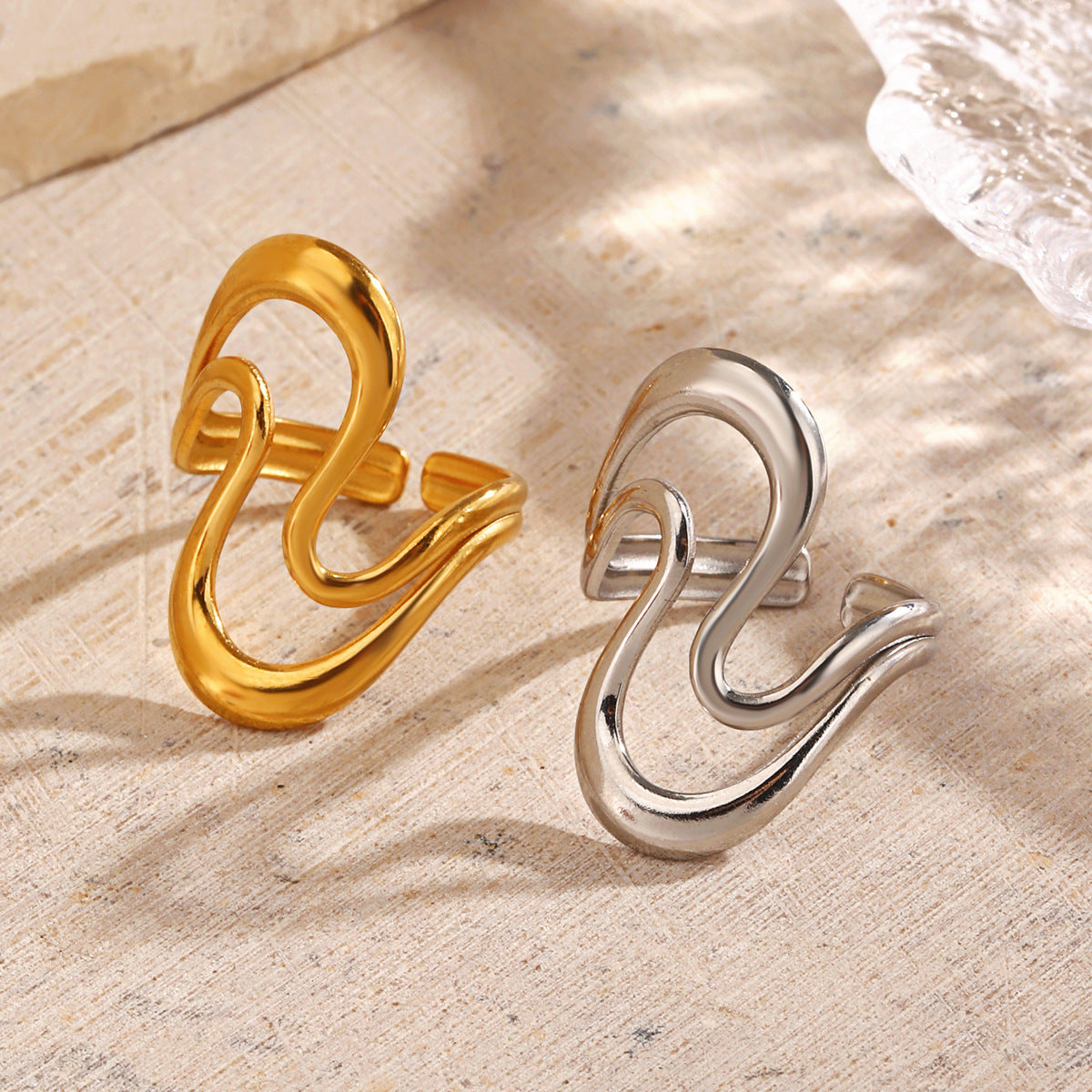 Anello aperto geometrico cavo in acciaio inossidabile placcato in oro 18 carati, semplice accessorio estivo per le mani