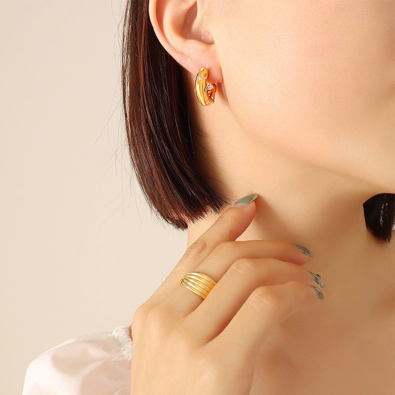 European and American cross-border hot-selling titanium steel gold-plated imitation pearl zircon inlaid C-shaped earrings that do not fade, elegant and personalized earrings
