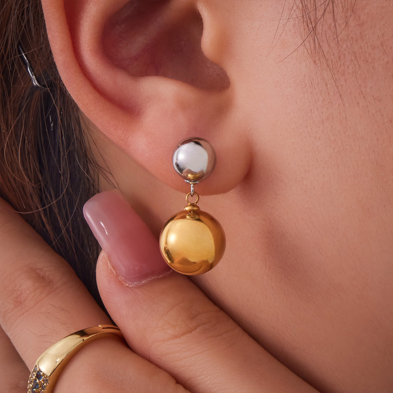 Fashionable round ball earrings with retro design, stainless steel and gold two-tone earrings for women, simple earrings for women
