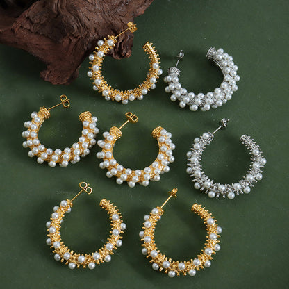 Fashionable commuting, simple and versatile, elegant and light luxury style C-shaped earrings inlaid with high-gloss shell beads texture design earrings