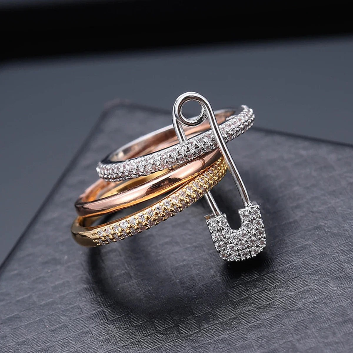 Anello staccabile in acciaio al titanio tricolore per donna, personalizzato con pietra di zirconia micro-incastonata, anello a spillo