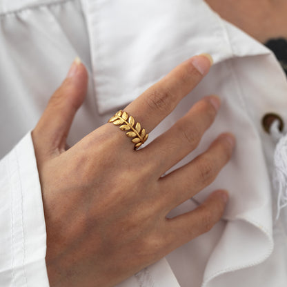 European and American cross-border fashion INS style minimalist stainless steel ring with wheat and leaf hammered texture 18k gold titanium steel ring for women