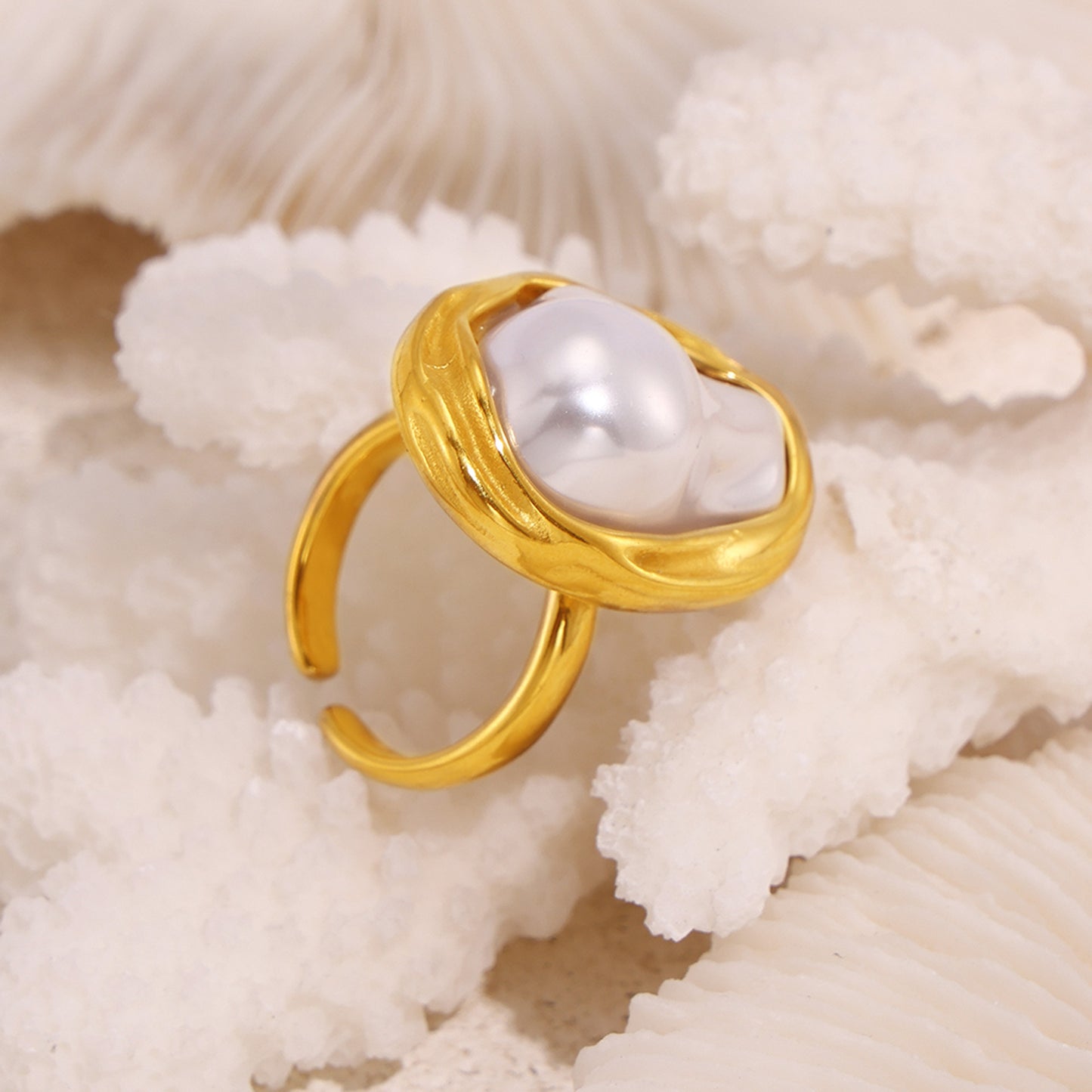Special-shaped imitation pearl light luxury ring rings high-grade titanium steel non-fading ring